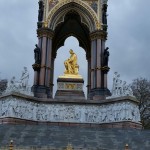 A gold statue in the park in front of Kensignton Palace